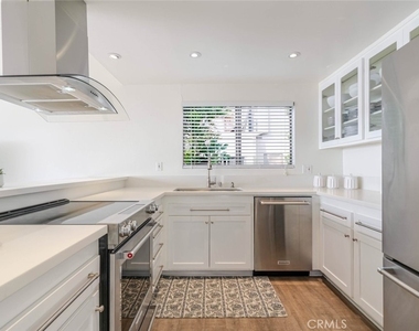 11813 Ellice Street - Photo Thumbnail 11