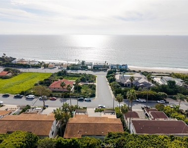11813 Ellice Street - Photo Thumbnail 4