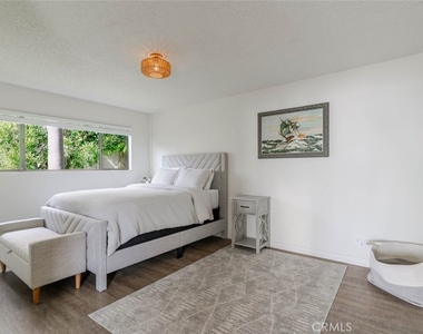 11813 Ellice Street - Photo Thumbnail 28