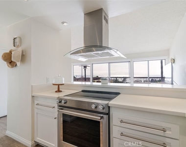 11813 Ellice Street - Photo Thumbnail 13