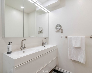 11813 Ellice Street - Photo Thumbnail 9