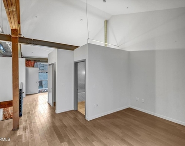 527 Molino Street - Photo Thumbnail 14