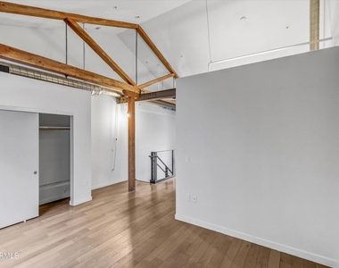 527 Molino Street - Photo Thumbnail 13
