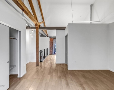 527 Molino Street - Photo Thumbnail 15