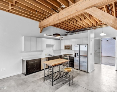 527 Molino Street - Photo Thumbnail 5