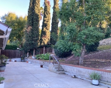 25042 Armagosa Drive - Photo Thumbnail 7