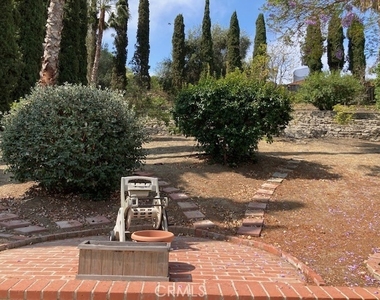 25042 Armagosa Drive - Photo Thumbnail 21