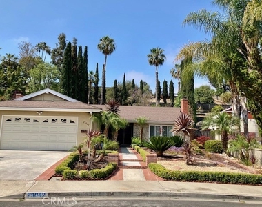 25042 Armagosa Drive - Photo Thumbnail 8
