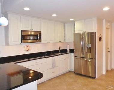 2005 Costa Del Mar Road - Photo Thumbnail 12