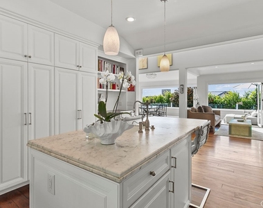1010 Emerald Bay - Photo Thumbnail 22