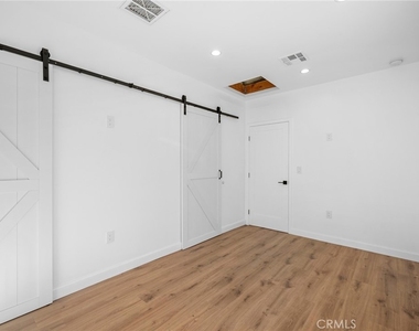 14298 Van Nuys Blvd - Photo Thumbnail 13