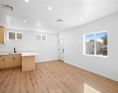 14298 Van Nuys Blvd - Photo Thumbnail 7