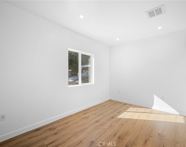 14298 Van Nuys Blvd - Photo Thumbnail 12