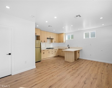 14298 Van Nuys Blvd - Photo Thumbnail 6