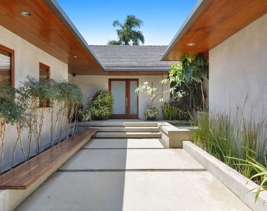 1125 Napoli Drive - Photo Thumbnail 4