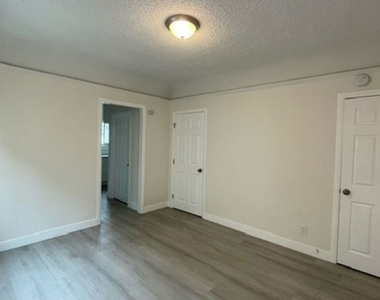 836 S Catalina Street - Photo Thumbnail 22