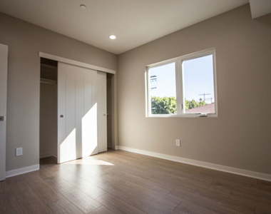 4924 Laurel Canyon - Photo Thumbnail 14