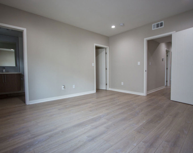 4924 Laurel Canyon - Photo Thumbnail 19