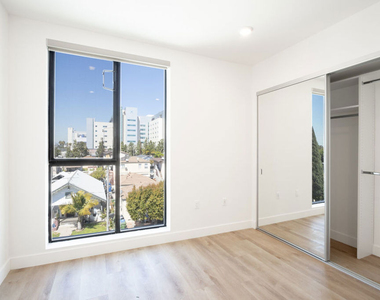1126 N Cornwell Street - Photo Thumbnail 9