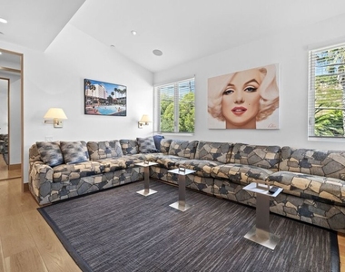 24380 Malibu Road - Photo Thumbnail 32