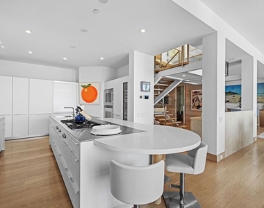 24380 Malibu Road - Photo Thumbnail 13