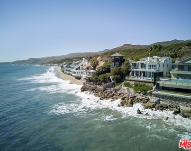 24380 Malibu Road - Photo Thumbnail 20