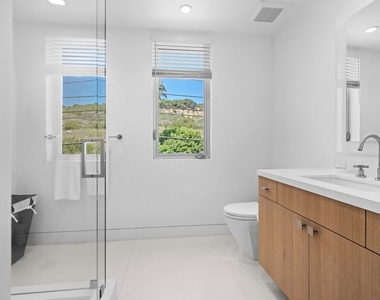 24380 Malibu Road - Photo Thumbnail 31