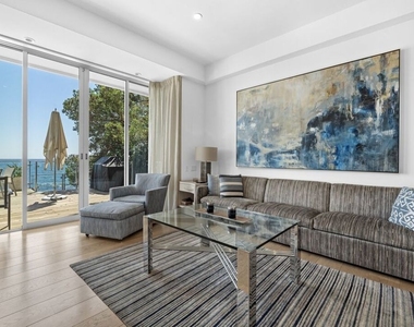 24380 Malibu Road - Photo Thumbnail 10