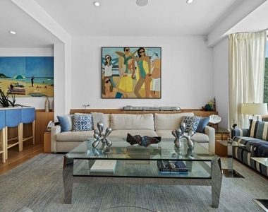 24380 Malibu Road - Photo Thumbnail 4