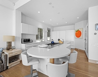 24380 Malibu Road - Photo Thumbnail 12