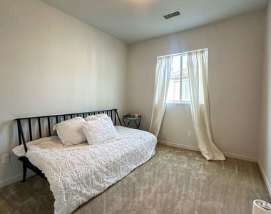 15158 W Rachel Lane - Photo Thumbnail 12