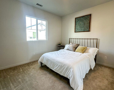 15158 W Rachel Lane - Photo Thumbnail 10