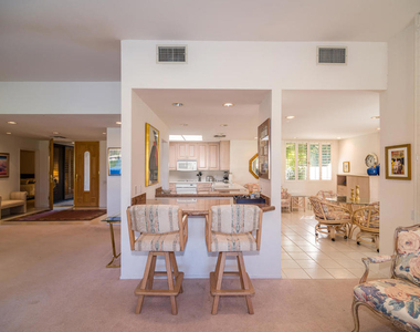 12 Columbia Drive - Photo Thumbnail 9