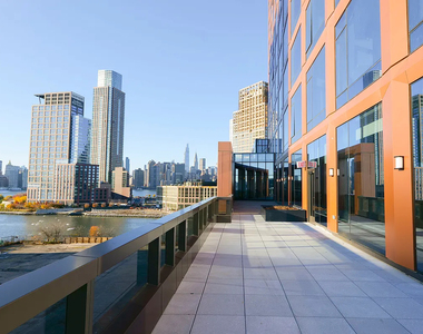 87 Commercial Street - Photo Thumbnail 12