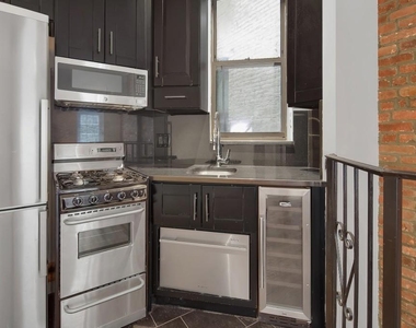 Copy of 250 Mott Street, Unit 4 - Photo Thumbnail 3