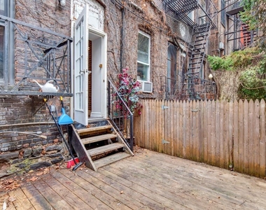 Copy of 250 Mott Street, Unit 4 - Photo Thumbnail 4