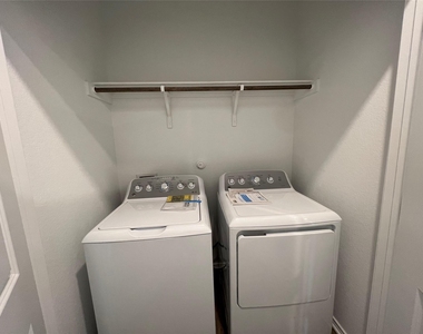 415 Halfmoon Dr - Photo Thumbnail 11