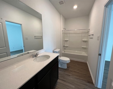 415 Halfmoon Dr - Photo Thumbnail 7