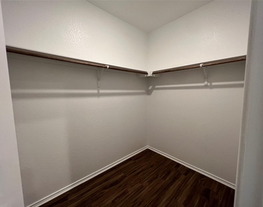415 Halfmoon Dr - Photo Thumbnail 6