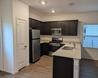 415 Halfmoon Dr - Photo Thumbnail 3