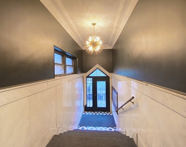 5017 S Drexel Boulevard - Photo Thumbnail 11