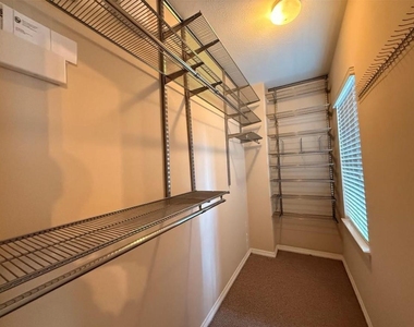 815 Sterling Creek Circle - Photo Thumbnail 14