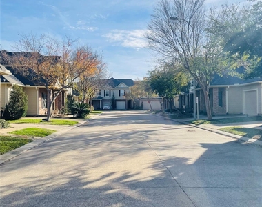 815 Sterling Creek Circle - Photo Thumbnail 16