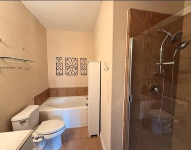 815 Sterling Creek Circle - Photo Thumbnail 9