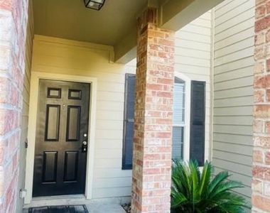 815 Sterling Creek Circle - Photo Thumbnail 2