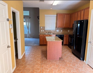 815 Sterling Creek Circle - Photo Thumbnail 3