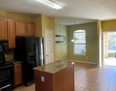 815 Sterling Creek Circle - Photo Thumbnail 4