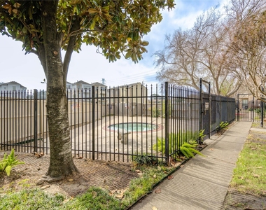 2120 Wilcrest Drive - Photo Thumbnail 37