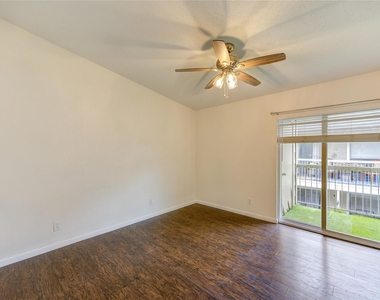 2120 Wilcrest Drive - Photo Thumbnail 13