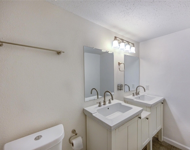 2120 Wilcrest Drive - Photo Thumbnail 11